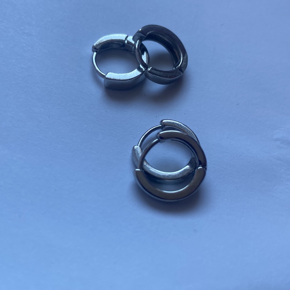 17 pairs of earrings - Picture 4 of 7